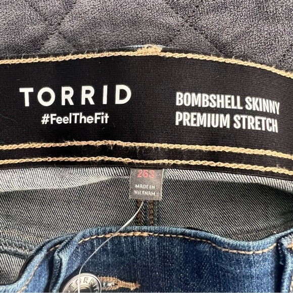 Torrid Jeans Women Size 26 S Bombshell Skinny Premium Slit Front Stretch D - Picture 9 of 14